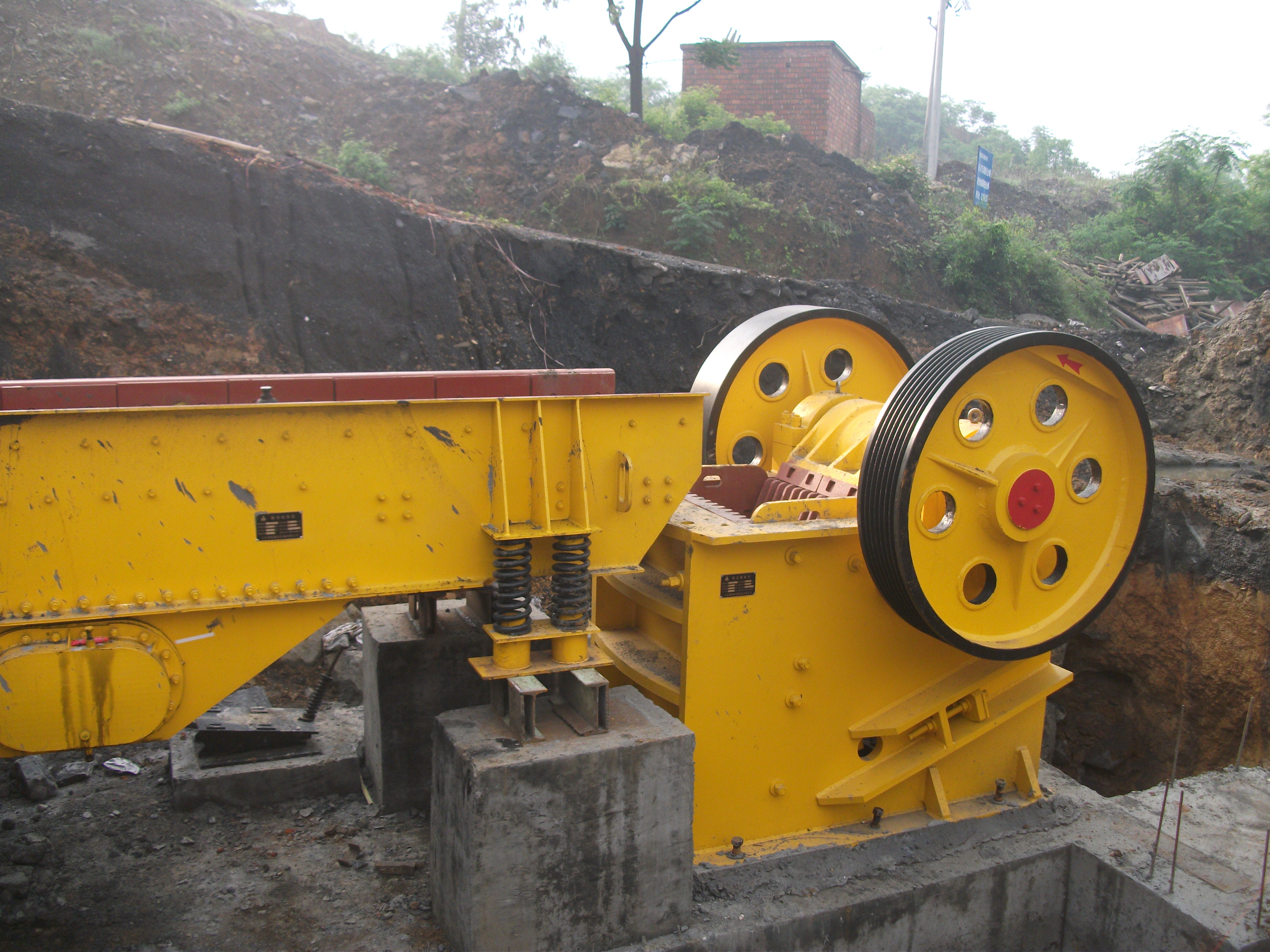 什么是颚式破碎机?它是如何工作的?What is a Jaw Crusher and How does It Work?(图2) 什么是颚式破碎机?它是如何工作的?What is a Jaw Crusher and How does It Work?(图2)